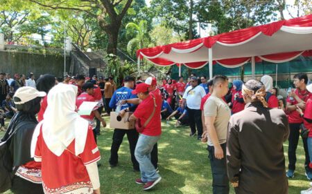 HUT RI, ASN Jabar Heboh Ikuti Lomba Ngedot Susu hingga Joget Kardus HUT RI