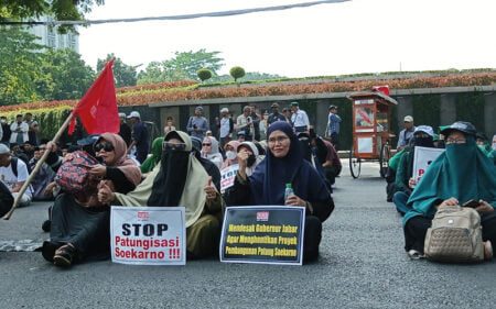 Ridwan Kamil Didesak Batalkan Proyek Patung Bung Karno