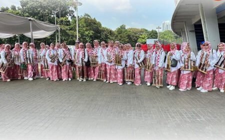 Emak-emak Cimahi Warnai Pemecahan Rekor Dunia Bermain Angklung di GBK rekor dunia angklung