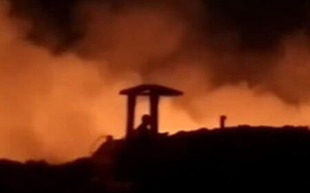 TPA Sarimukti Kebakaran, Api Makin Berkobar dan Sulit Padam TPA Sarimukti