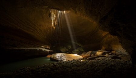 Gua Sinjang Lawang, Tempat Wisata Alam Eksotis di Pangandaran