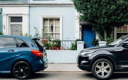 Hukum Parkir Mobil di Jalan Depan Rumah, Kemenag: Haram parkir mobil