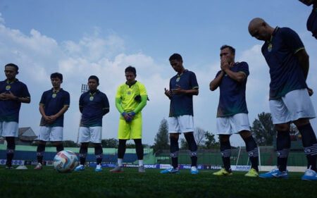 Penggawa Persib All Stars Tak Sabar Bobol Gawang Borussia Dortmund Legends Borussia Dortmund