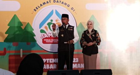 Detik-detik Lengser, Ridwan Kamil Tak Bisa Sembunyikan Kesedihan di Hadapan Bunda PAUD Ridwan Kamil