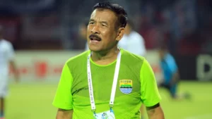 Persib vs Persebaya Panas! Umuh Muchtar Minta Wasit Asing di Pertandingan Besar