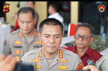 Polda Jabar Tegaskan Tak Ada Anggota Polisi Bantu Pemasangan Baliho Partai PSI