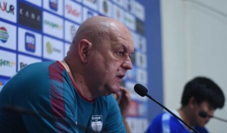 Menang di Kandang Madura, Bojan Hodak Akui Masalah di Lini Tengah Persib