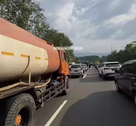 Buruh Konvoi di Tol Purbaleunyi, Sebabkan Kemacetan hingga 3 Kilometer