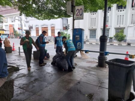 DLH Kota Bandung Dapati 64 Ton Sampah di Malam Tahun Baru