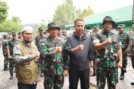 Bey Dukung Aksi TNI Rawat Lingkungan Situ Lembang
