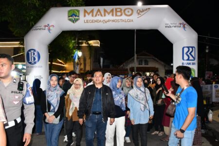 Pj Bupati Majalengka Bangkitkan Nostalgia Masa SMA di Sentra Kuliner Pasar Mambo