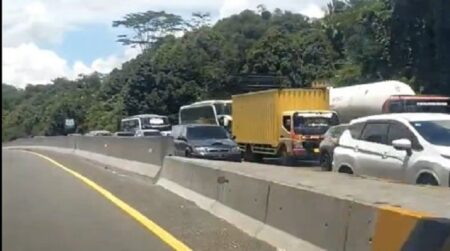 Long Weekend, Ribuan Kendaraan Wisatawan Mulai Padati Kota Bandung