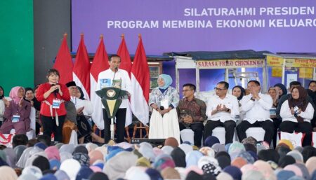 Jokowi Bertemu Nasabah PNM Mekaar Kabupaten Bandung, Tekankan Pentingnya Jiwa Disiplin