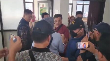 Terdakwa Kasus Tipu Gelap Bersikap Arogan, Sidang Lanjutan Berakhir Ricuh