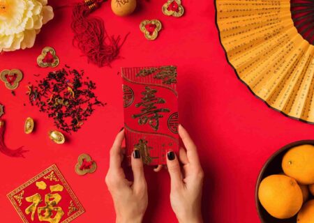 5 Mitos Tahun Baru Imlek, Tidak Boleh Makan Bubur hingga Memberi Uang