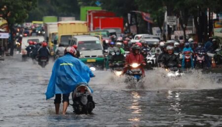 Hujan Deras Picu Banjir di Bandung, Jalan Soekarno Hatta hingga Cibuntu Terendam