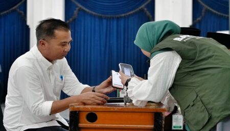 Bayar Zakat Lewat Baznas Jabar, Bey Ingatkan Umat Muslim Segera Tunaikan Kewajiban