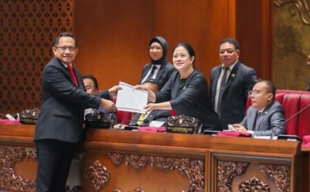 DPR Perpanjang Jabatan Kades Jadi 8 Tahun, Warganet: Lalucu Ah..