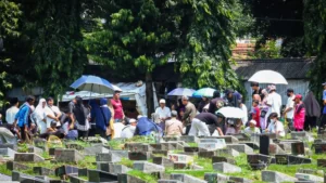 Panduan Lengkap Ziarah Kubur saat Lebaran: Tata Cara, Doa, dan Hal yang Perlu Dihindari