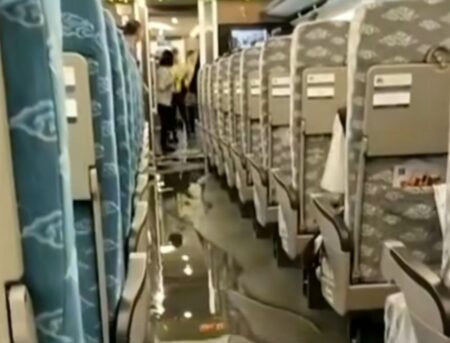 Viral Gerbong Kereta Cepat Whoosh Bocor saat Hujan Deras, Ini Penjelasan KCIC