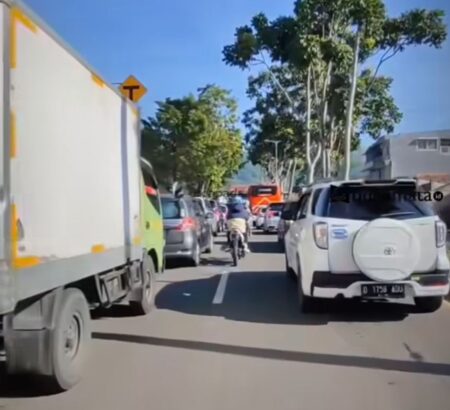 Arus Kendaraan Meningkat, One Way Diterapkan dari Soreng Arah Wisata Ciwidey