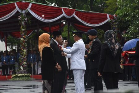Pj Bupati Sumedang Terima Penghargaan dari Mendagri Tito Karnavian