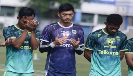 Meski Singkat, Kiper Persib Ini Ingin Nikmati Libur Lebaran Bersama Keluarga