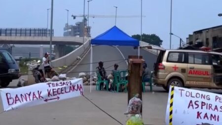 Buntut Angkot Terguling, Warga Tutup Flyover Ciroyom Gelar Aksi Protes pada Dishub Kota Bandung