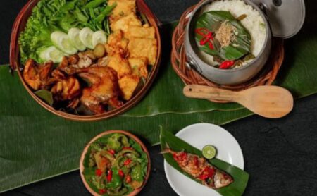 Nikmat Pisan! Ini 4 Rumah Makan Khas Sunda yang Wajib Dikunjungi di Bandung