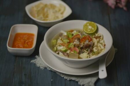 5 Spot Mie Kocok Legendaris di Bandung, Gurihnya Bikin Ketagihan!