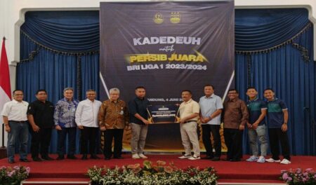 Juara Liga 1, Pemprov Jabar Beri Kadeudeuh Rp500 Juta untuk Persib Bandung