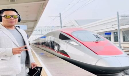 Kode Ridwan Kamil Terima Rekomendasi Gerindra, Sibuk Bolak Balik Bandung-Jakarta Naik Whoosh