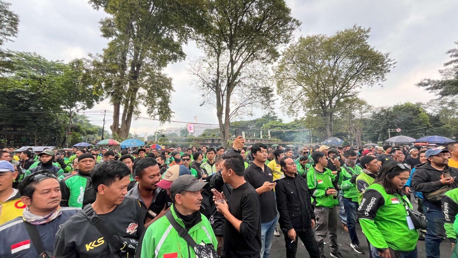 Ribuan Ojol Demo di Gedung Sate, Tuntut Perubahan Tarif yang Dinilai Merugikan