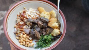 Sarapan di Bandung? Ini 5 Bubur Ayam Legendaris Paling Dicari