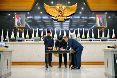 Sah! Raperda Kepariwisataan Jadi Perda, Bey Harap Pariwisata Jabar Jadi Penggerak Perekonomian