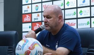 Bojan Hodak Minta Persib Fokus Jelang Kontra Semen Padang