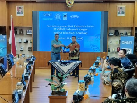 Mitigasi Kedip Listrik, PT CHINT Indonesia Hibahkan Peralatan DVR pada ITB