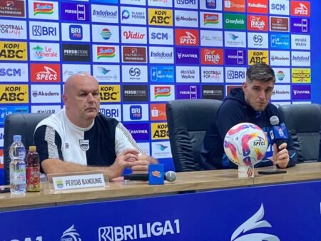 Kembali Imbang, Bek Persib Sebut Butuh Waktu untuk Tim dan Taktik Baru