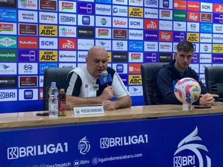 Ditahan Arema FC 1-1, Pelatih Persib: Tak Ada yang Senang dengan Hasil Imbang