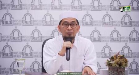 Ingin Dapat Pahala? Ustadz Adi Hidayat: Sebarkanlah Kebaikan Orang yang Telah Wafat