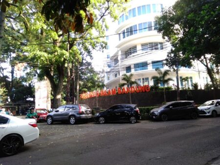 Viral Getok Parkir Rp150 Ribu saat Wisuda Unisba, Jukir Langsung Dipecat