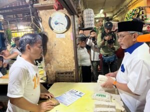 Ahmad Syaikhu Temui Pedagang Pasar Cicurug, Terima Keluhan Persaingan Grosir dan Toko Online