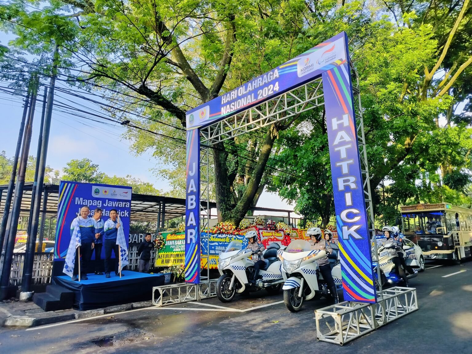 Jabar Hattrick, Atlet PON Diarak Meriah dari Gedung KONI hingga Gedung Sate