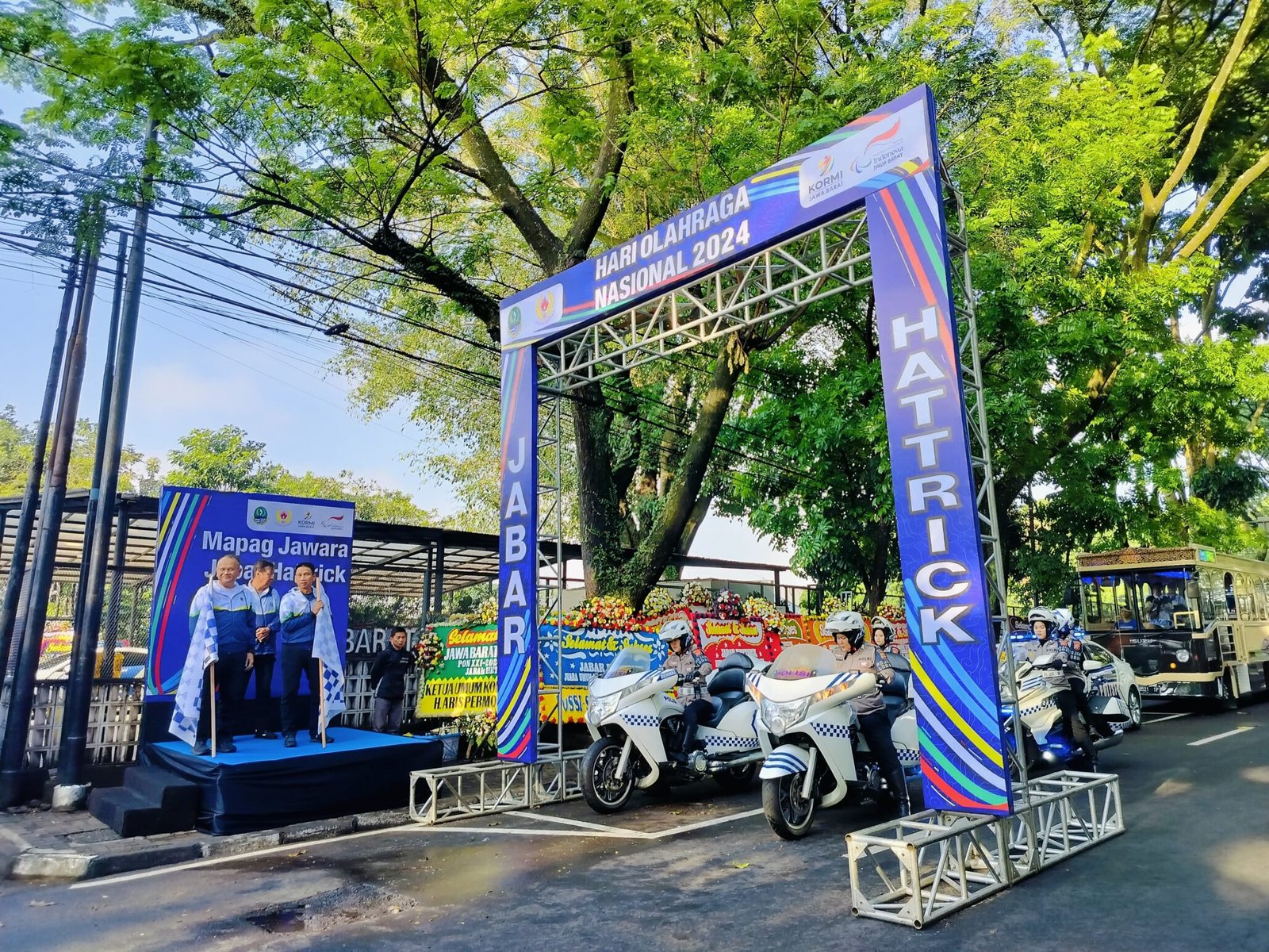 Jabar Hattrick, Atlet PON Diarak Meriah dari Gedung KONI hingga Gedung Sate