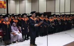 Itenas Bandung Lantik 837 Lulusan Program Sarjana dan Magister