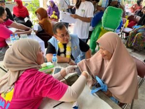 Arfi-Yena Gelar Cek Kesehatan Gratis dan Tebus Sembako Murah di Kota Bandung
