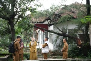 Sekda Jabar Tinjau Lokasi Terdampak Bencana di Kota Cimahi