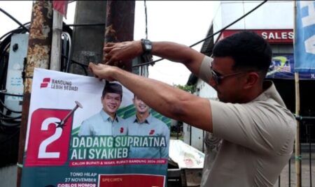 Cawabup Ali Syakieb Ajak Relawan Bersihkan APK, Pastikan Pilkada Kabupaten Bandung Berjalan Damai