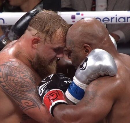 Hasil Tinju Dunia: Mike Tyson Kalah Stamina, Jake Paul Menang Angka