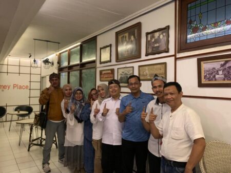 Relawan Prabowo Mania Ajak Warga Ngadandanan Kota Bandung Bareng Dandan-Arif